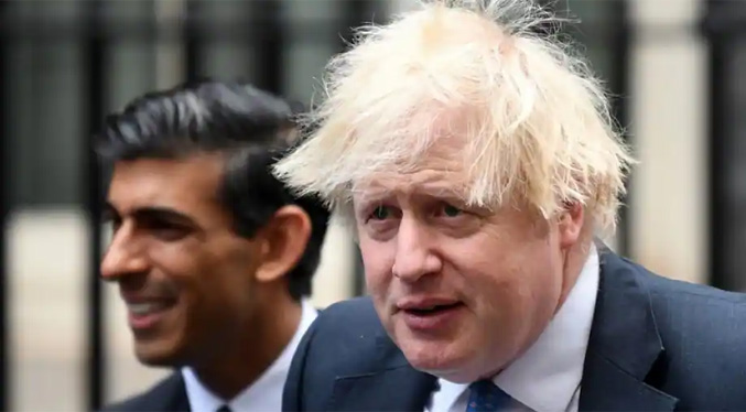 Boris Johnson y su ministro de Finanzas, multados por fiestas durante confinamiento