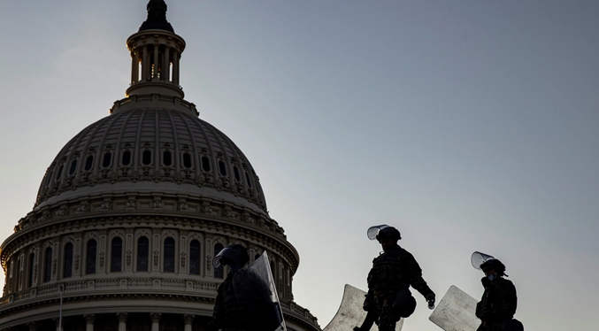 Evacúan el Capitolio de EEUU por falsa alarma de una amenaza aérea