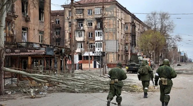 Rusia insta a los militares ucranianos en Mariúpol a deponer las armas