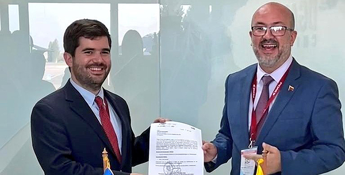 Venezuela y Chile firman memorando para ampliar relación aerocomercial