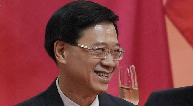 Número dos de Hong Kong renuncia para postularse como candidato