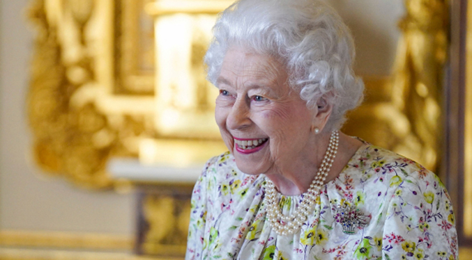 La reina Isabel soplará este 21-A las 96 velas “de forma privada”