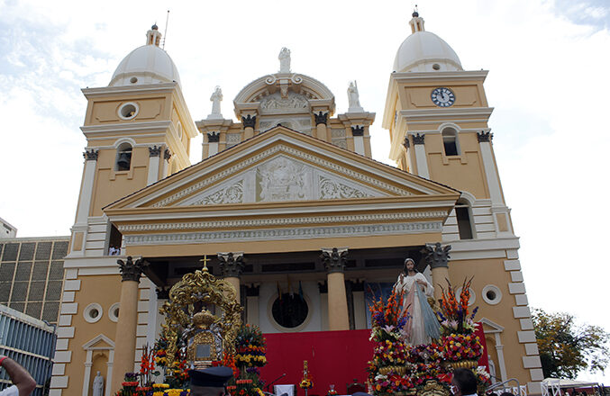 Encuentro entre la Chiquinquirá y Jesús de la Misericordia marca el inicio del Año Jubilar