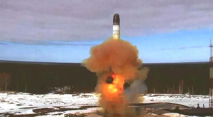 Rusia ensaya un lanzamiento de misil intercontinental Sarmat