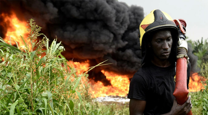 Reportan al menos 80 muertos en la explosión de una refinería de petróleo ilegal en Nigeria