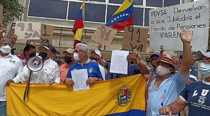 Jubilados y pensionados de Maracaibo protestan frente a la inspectoría del trabajo
