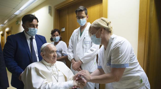 El Papa pide rezar por el personal de salud: Pagaron hasta con su vida durante la pandemia