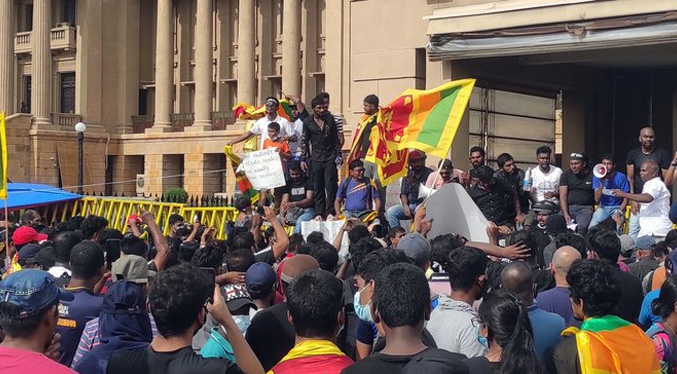Sri Lanka, paralizado por una huelga general para exigir la renuncia del presidente