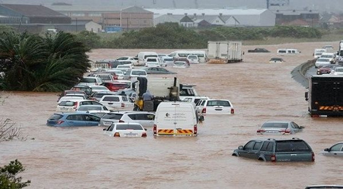 Al menos 45 muertos por las inundaciones en Sudáfrica