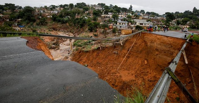 Sudáfrica declara estado de desastre nacional por las inundaciones en el este