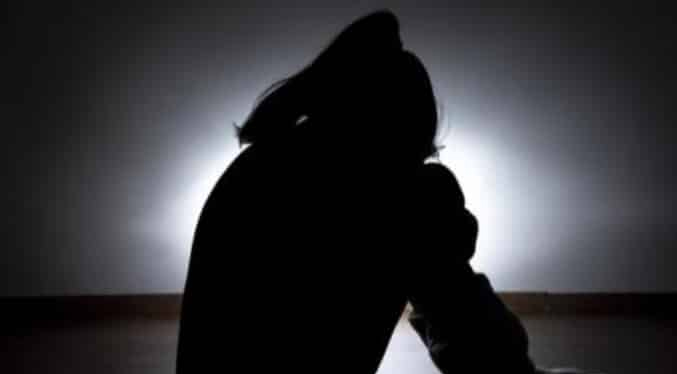 Privan de libertad a locutor por abuso sexual de una joven de 15