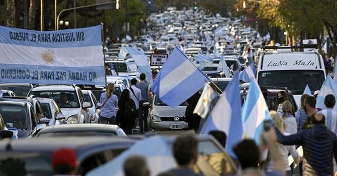 Protestas vuelven a las calles argentinas para exigir más ayudas sociales