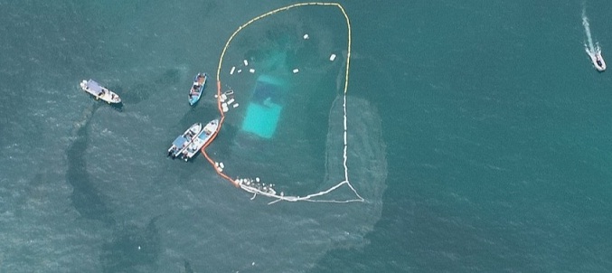 Alerta de derrame de diésel tras naufragio de barco en las Islas Galápagos