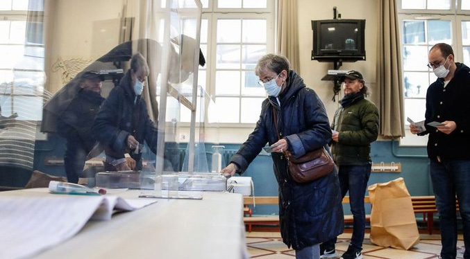 Los franceses acuden a las urnas en la primera vuelta de las presidenciales