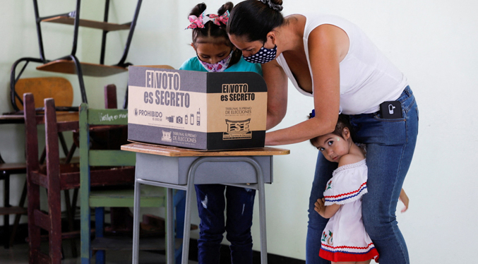 Centros de votación en Costa Rica abren este 3-A para una segunda ronda presidencial