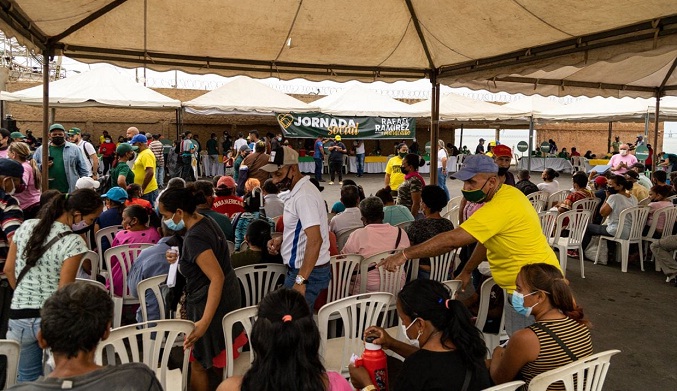 Alcaldía de Maracaibo brinda Megajornada Social a comerciantes del mercado Las Pulgas