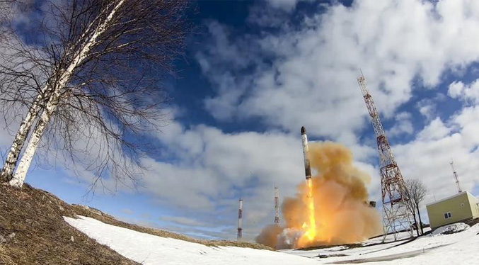 Rusia dice que misil puede llevar armas hipersónicas