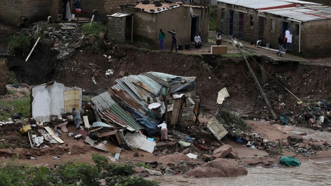Asciende a 443 los fallecidos por las inundaciones en Sudáfrica