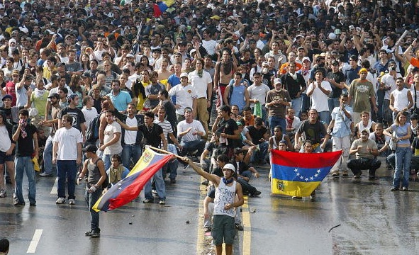 Provea contabiliza 320 muertos en protestas desde el golpe de Estado a Chávez