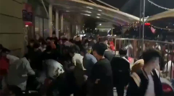 Ciudadanos de Shangai saquearon mercado de alimentos tras nuevo confinamiento por covid