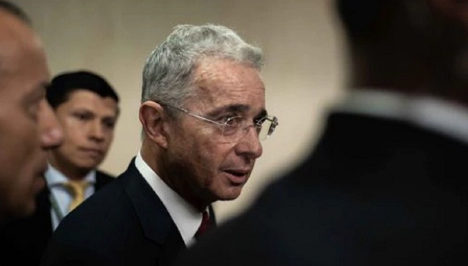 Víctimas piden a la Fiscalía que llame a juicio al expresidente Álvaro Uribe