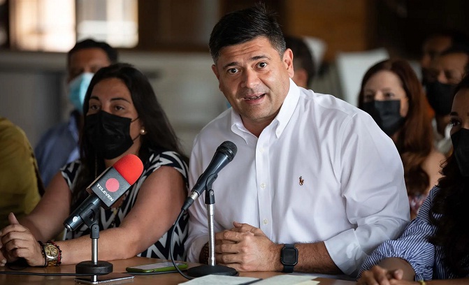 VP acusa a Daniel Ceballos de apoyar al Gobierno de Maduro