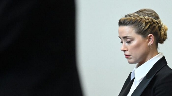 Amber Heard despide a su equipo de prensa por los titulares sobre el juicio