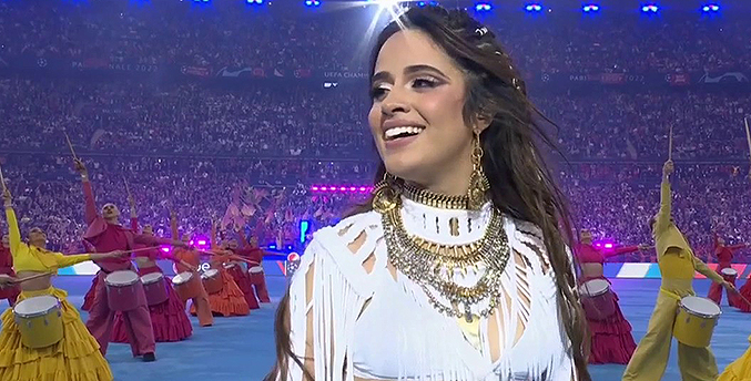 Camila Cabello brilla en la previa de la final de la Champions League