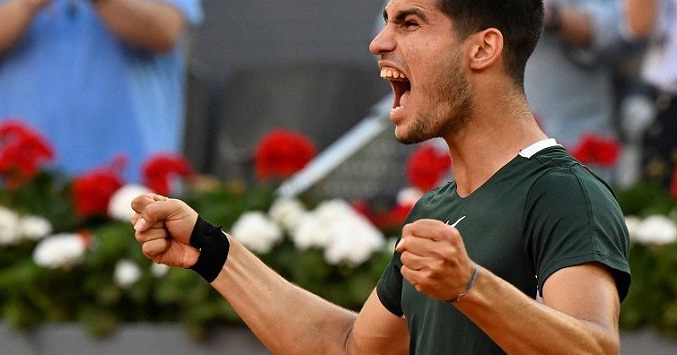 Carlos Alcaraz vence a Djokovic y clasifica a la final del torneo de Madrid