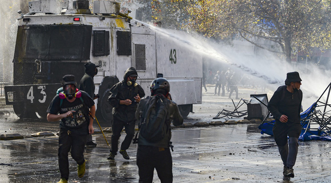 Al menos tres heridos en manifestaciones por el Día del Trabajo en Chile