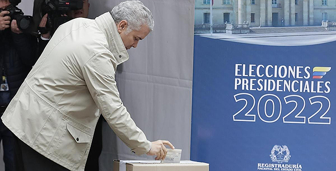 Duque vota y pide a los colombianos ir a las urnas “sin odio”