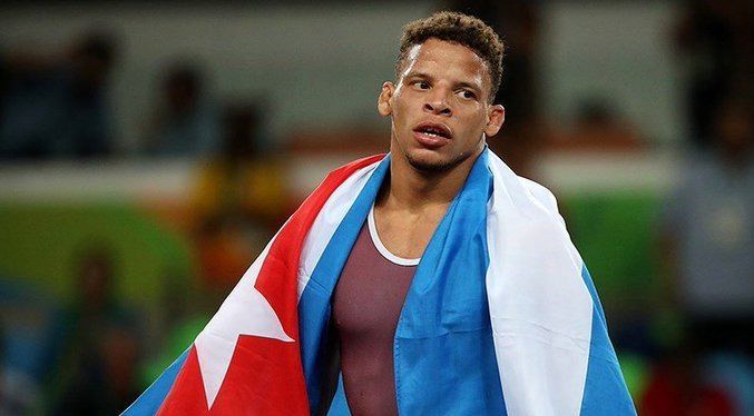 Campeón olímpico en Lucha deserta de delegación cubana en México