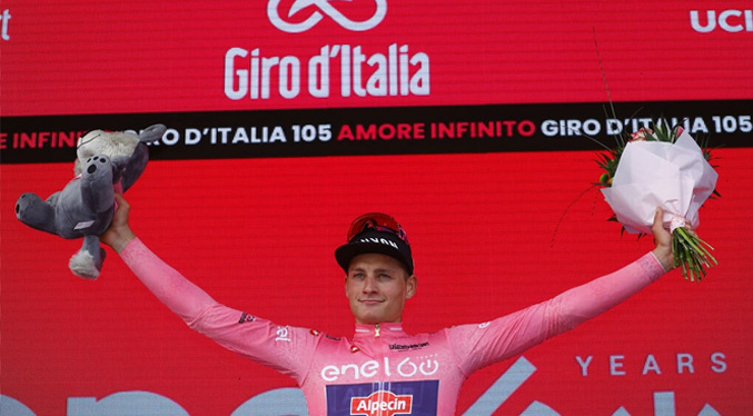 Van der Poel gana la primera etapa y es el primer líder del Giro