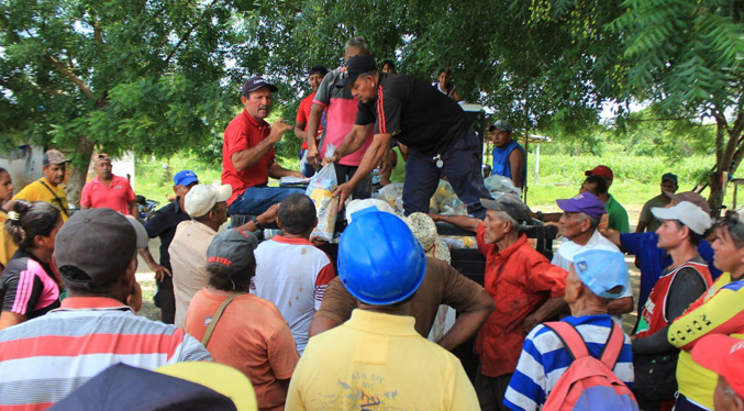 PJ-Zulia entrega más de 500 bolsas de alimentos y medicinas en Sur del Lago