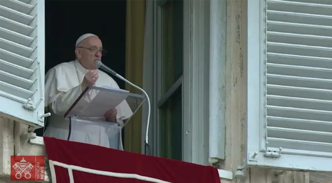 El papa Francisco presenta a la Virgen los “sufrimientos y lágrimas” de Ucrania