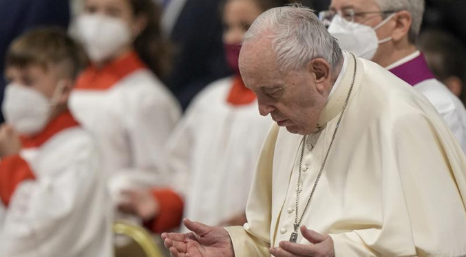 Papa critica división creada por apego a liturgia antigua