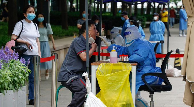 Pekín emprende ronda de test para evitar confinamiento masivo