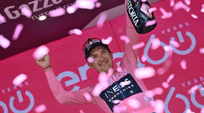 Carapaz se viste con la ‘maglia rosa’ tras una etapa de locura en el Giro