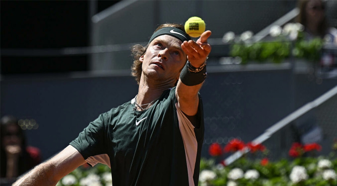 Rublev avanza a cuartos del Torneo de Madrid