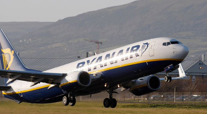 Ryanair reduce sus pérdidas anuales a 355 millones de euros