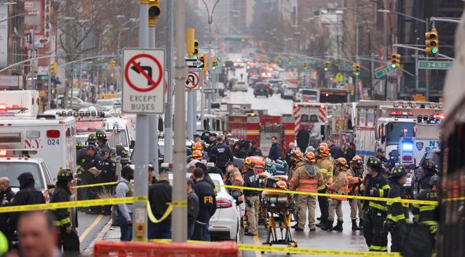 Al menos 10 muertos en un tiroteo de un supermercado de Nueva York