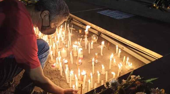 Realizan vigilia en La Habana para recordar a las víctimas de la explosión del hotel Saratoga