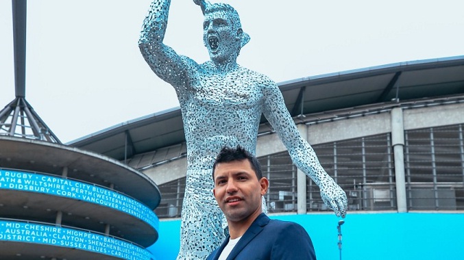 El Manchester City desvela la estatua de Agüero