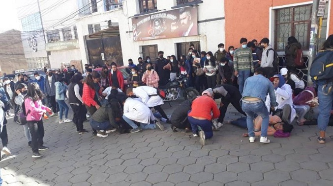 Cuatro fallecidos por avalancha humana en universidad boliviana