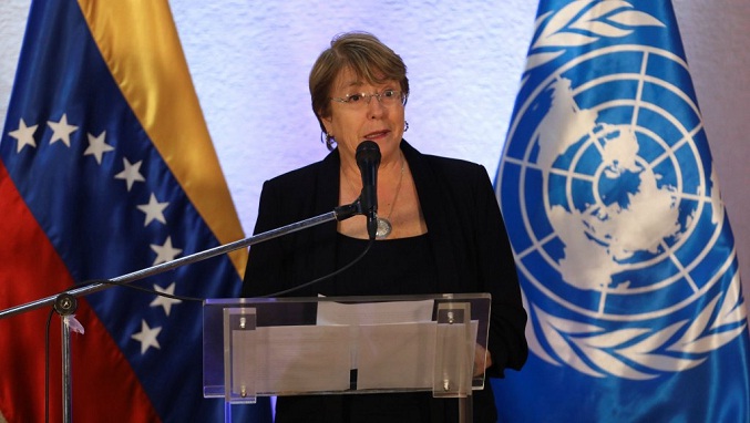 Bachelet califica como alentadora la iniciativa para retomar el diálogo entre Gobierno y oposición