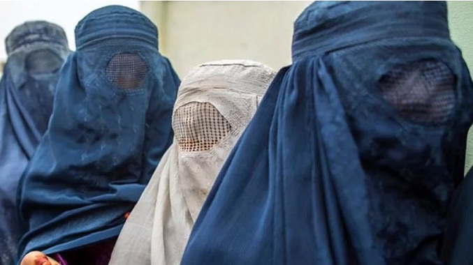 ONU pide reunión con talibanes tras orden del burka