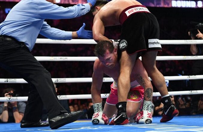 Dmitry Bivol vence a «Canelo» Álvarez y se queda con el cinturón de la WBA