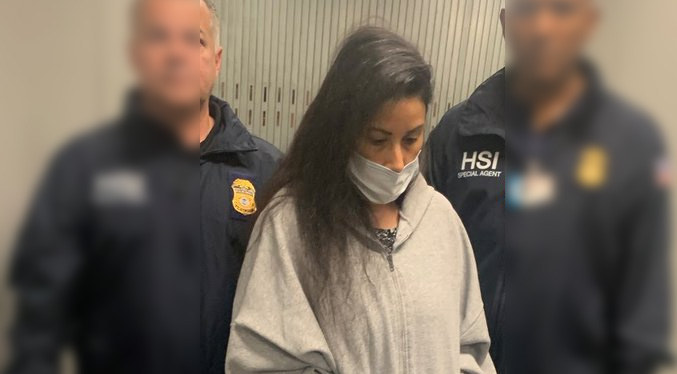 Exenfermera de Chávez seguirá detenida en Miami