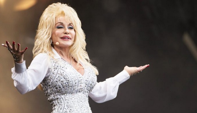 Dolly Parton entra en el Salón de la Fama del Rock & Roll pese a su retiro inicial