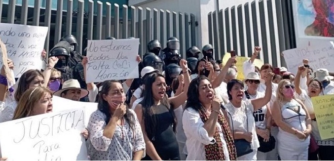 Feministas exigen justicia por asesinato de activista en centro de México